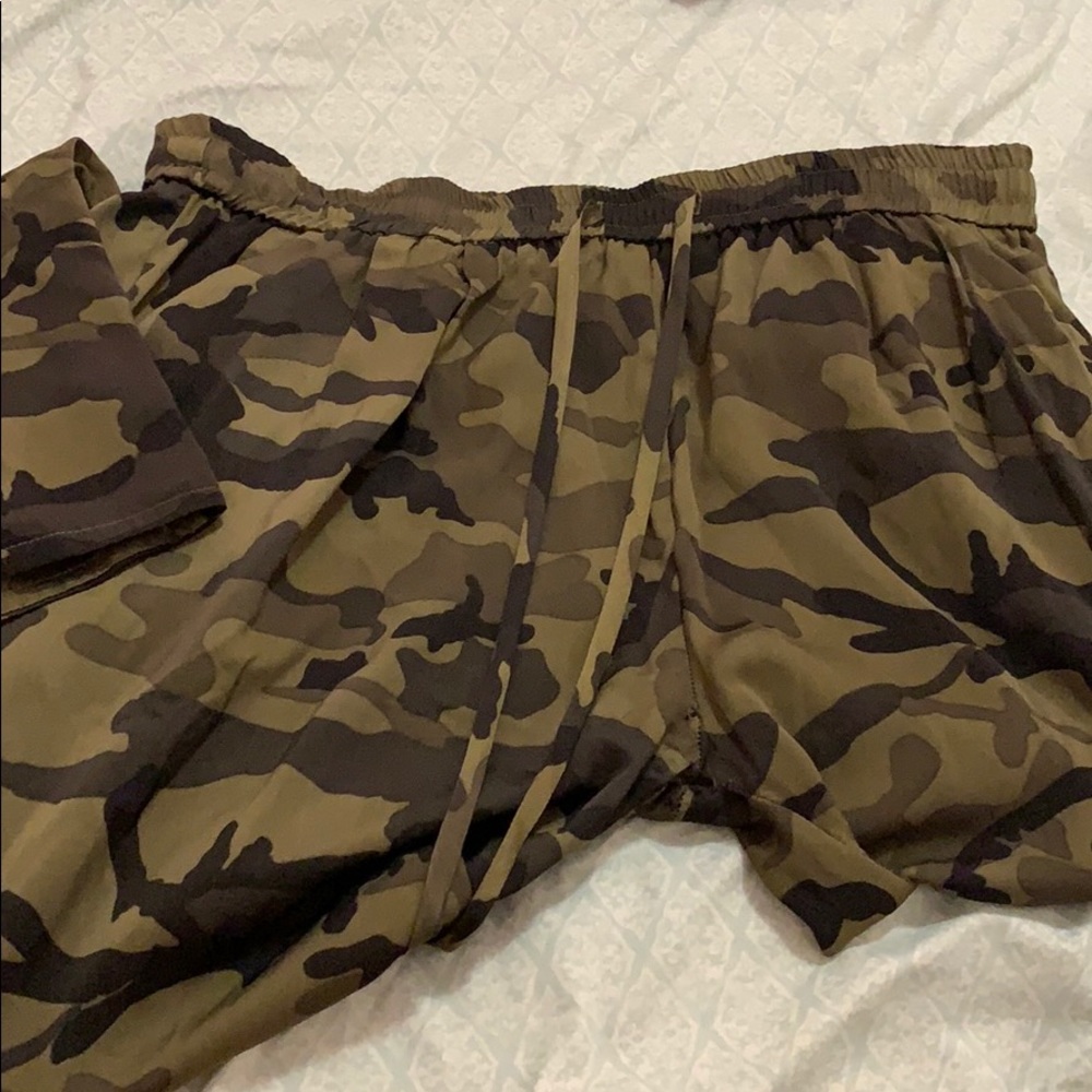Gorgeous camo pants.